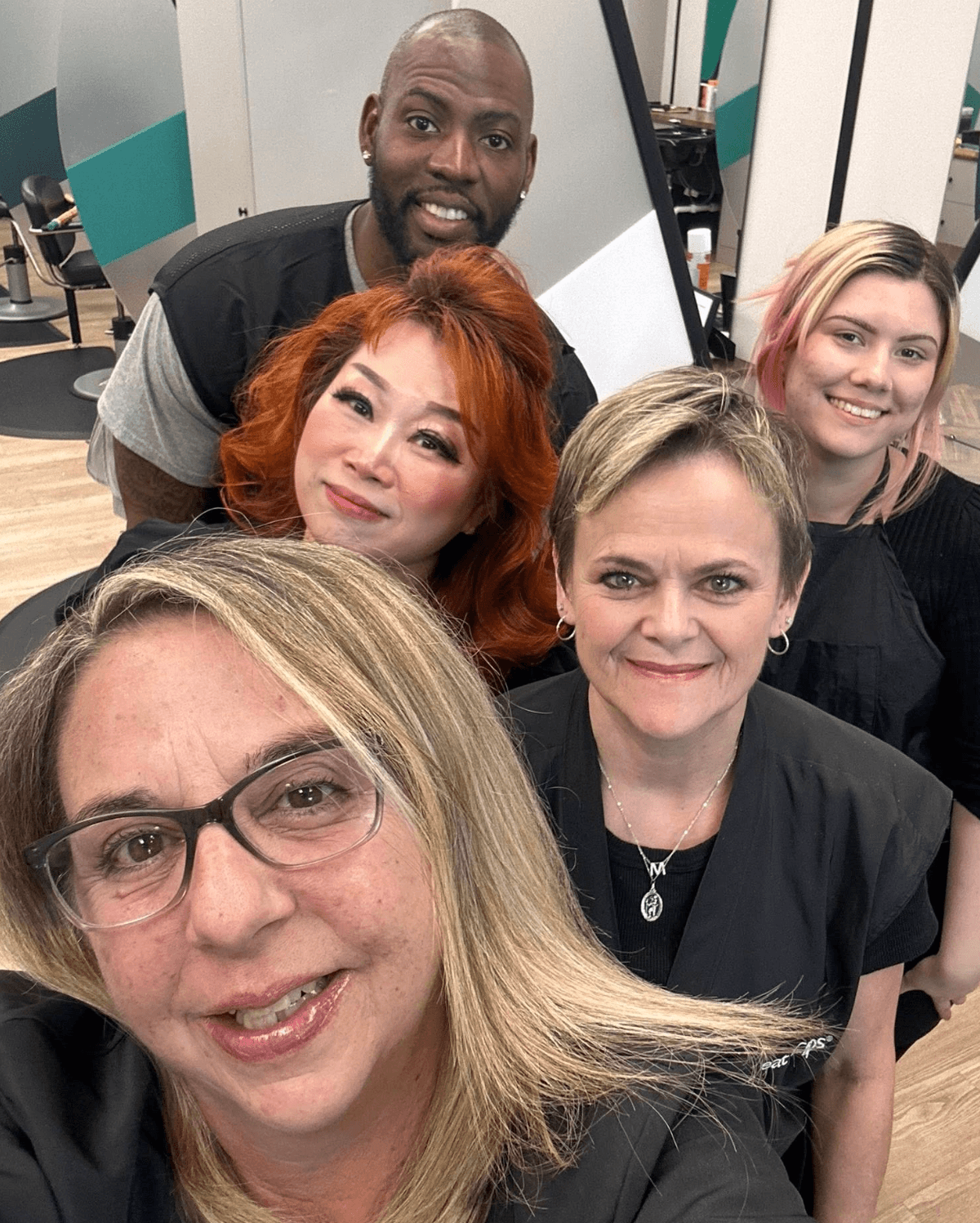 HDKP salon team group selfie